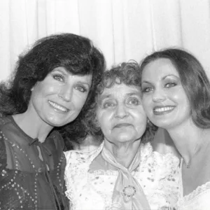 Some photographs don’t just capture people — they capture a legacy. Loretta once said, “Everything I am came from Mama — the songs, the fight, the faith.” And standing between her and Brenda (the world would come to know her as Crystal Gayle), their mother Clara looks like the quiet force that built two stars with her bare hands. In this imagined moment backstage after a show in the late ‘70s, Clara had tears in her eyes. She whispered, “You girls remember — fame fades, but family don’t.” Loretta smiled, Crystal laughed, and for a second, they weren’t country legends. They were just three mountain women — a mother and her girls — still carrying the sound of Butcher Holler in their hearts. “From coal dust to rhinestones — love was always the thread.” 568959454 122239463960060091 3039578427347892346 n