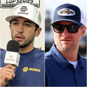 “Shut up, you idiot.” 🔴 Dale Earnhardt Jr. suddenly called Chase Elliott a “NASCAR puppet” on live television after Chase Elliott’s provocative words towards Dale Earnhardt Jr. at Bristol Motor Speedway in 2025. Just a few minutes later, when Chase Elliott was about to respond, Earnhardt Jr. told him a harsh truth that silenced the entire studio, leaving him stunned and forced to sit down. The entire audience erupted in thunderous applause, standing up and cheering. With just ten sentences, Keselowski completely silenced Elliott… Featured image