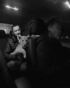 A Journey to the Wild: Nairobi Driver Captures a Man Returning a Lion Cub to Its Pride