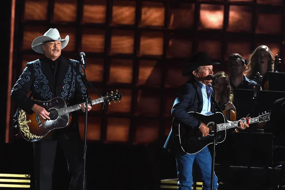 “LEGENDS REBORN.” It began with silence — then with him. At exactly midnight, the world’s most unexpected heartbeat came from Alan Jackson. No announcements, no teasers — just a single sepia-toned image of the country icon’s weathered hand resting on an old tape reel labeled “Echoes of the Heart.” Moments later, the song dropped. Related image