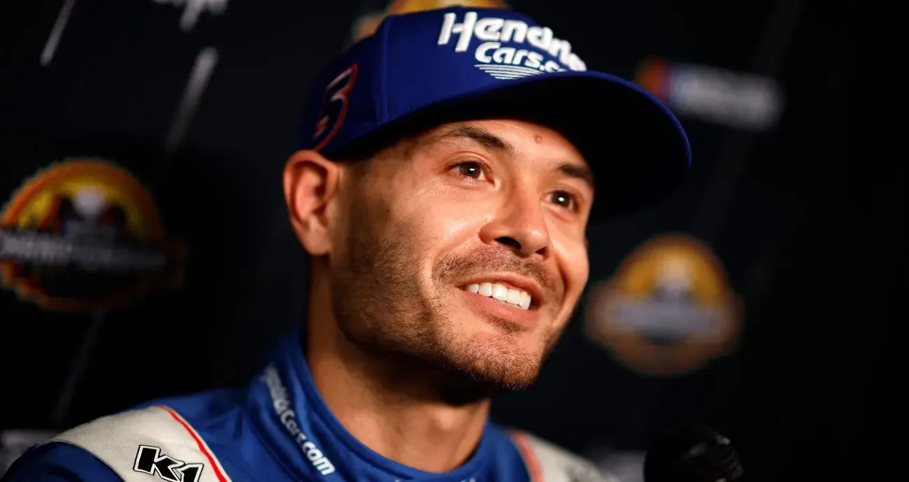 Bubba Wallace, along with Michael Jordan, issued an ultimatum to NASCAR: “Next season, no one will see 23XI Racing competing.” In addition, he accused Kyle Larson of using money and connections to secure the 2025 championship title. Not only did 23XI fail to gain support, but they also faced a wave of opposition, and NASCAR’s Chairman’s decision left everyone stunned with the heaviest penalty in history for… Related image