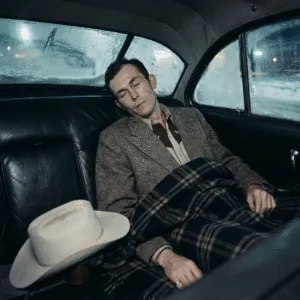 It began as a desperate race against nature. In late 1952, country music legend Hank Williams was determined to reach Charleston, but a brutal Nashville ice storm grounded his flight. Forced into a Cadillac with hired driver Charles Carr, the journey quickly took an ominous turn. After a worrying stop at the Andrew Johnson Hotel where Hank required a doctor, the duo vanished into the freezing night. Somewhere near Bristol, Hank uttered a faint refusal to eat—words now steeped in mystery. Miles later, at a desolate gas station in Oak Hill, Carr turned to check on his passenger and made a chilling discovery that shattered the music world. What really transpired during those final, silent hours in the backseat? It began as a desperate race against nature. In late 1952, country music legend Hank Williams was determined to reach Charleston, but a brutal Nashville ice storm grounded his flight. Forced into a Cadillac with hired driver Charles Carr, the journey quickly took an ominous turn. After a worrying stop at the Andrew Johnson Hotel where Hank required a doctor, the duo vanished into the freezing night. Somewhere near Bristol, Hank uttered a faint refusal to eat—words now steeped in mystery. Miles later, at a desolate gas station in Oak Hill, Carr turned to check on his passenger and made a chilling discovery that shattered the music world. What really transpired during those final, silent hours in the backseat?