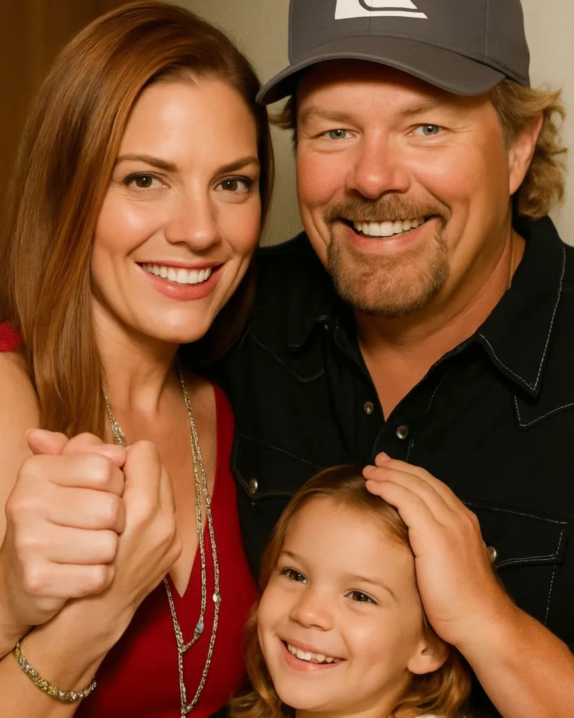 “He didn’t have to give birth to me – because he chose to love and raise me as his own.” For the first time, Shelley Covel Rowland – Toby Keith’s stepdaughter – shares about the second father in her life. A quiet, reserved man, but always there. Not loud, not demanding – simply always there. There is a song that tells about family love that doesn’t need to be related by blood: “Heart to Heart” – an emotional dialogue between a father and the child he chose to be his. 👉 If you have ever been the “chosen one”, or have ever opened your arms like a father, this song is for you.